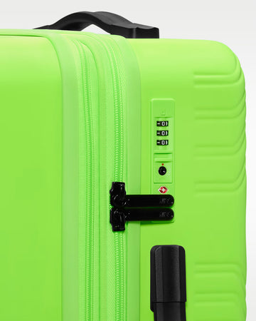Nike Hand Luggage 22" Hardshell (52L) - Electric Green/Black